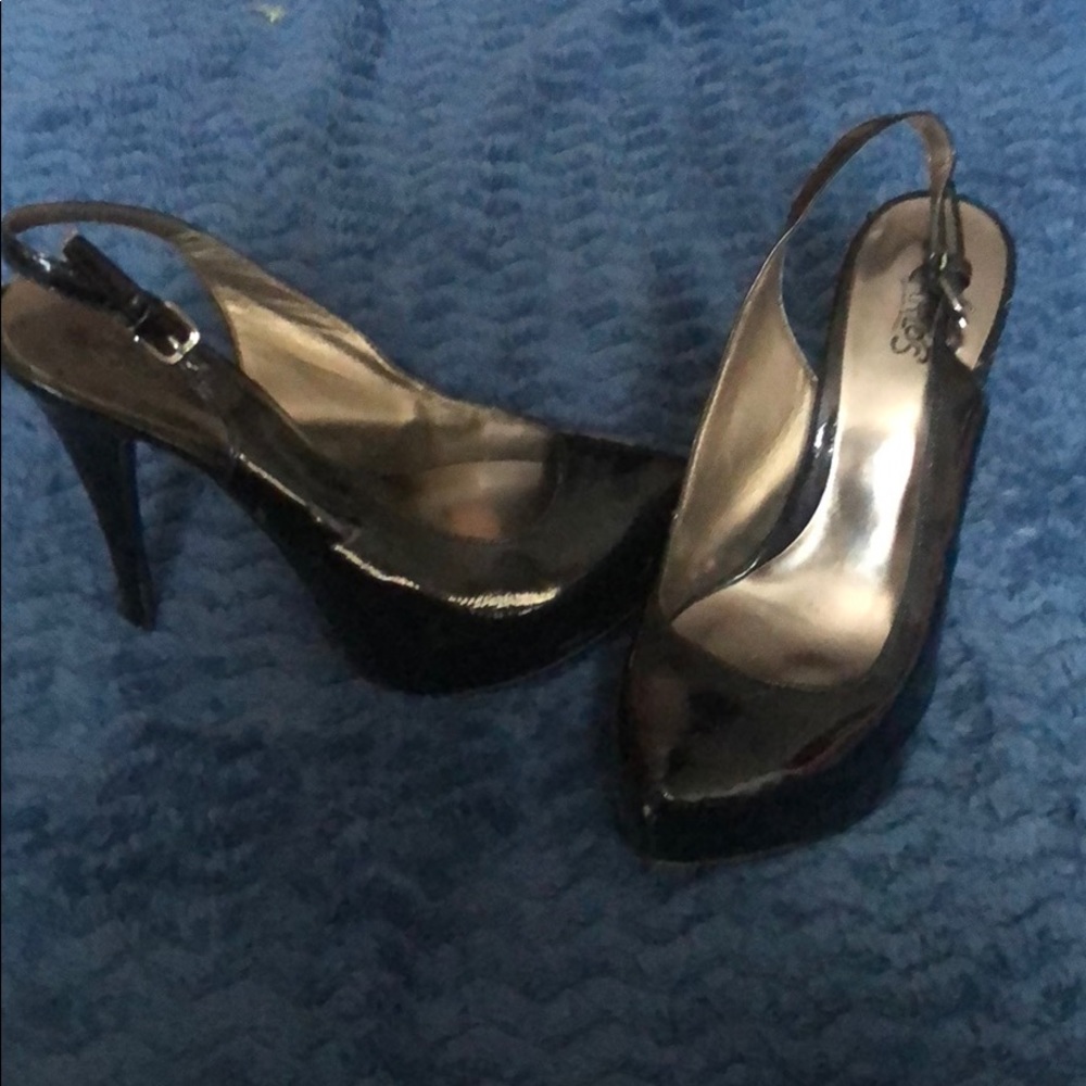 Black pumps size 8